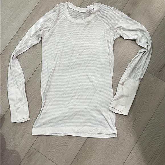 Lululemon Long Sleeve - Picture 3 of 4